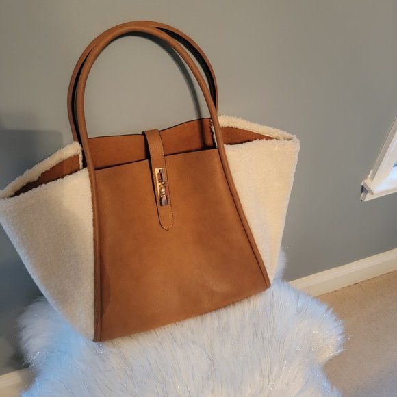 Un Billion Handbags - Un Billion Small Lacy Sheep Fur Tote